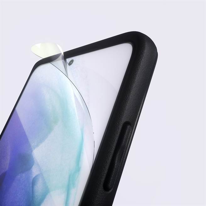 犀牛盾也有Galaxy S21系列防专属的耐衝击萤幕保护贴以及耐衝击镜头座保护贴可供选择。（犀牛盾提供／黄慧雯台北传真）
