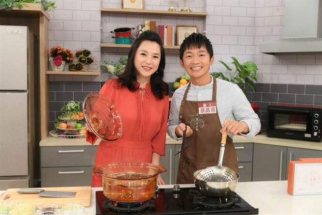 蔡昌宪7位数砸副业 张凤书靠新节目《大嫂研究所》缓解更年期症状（三立提供）