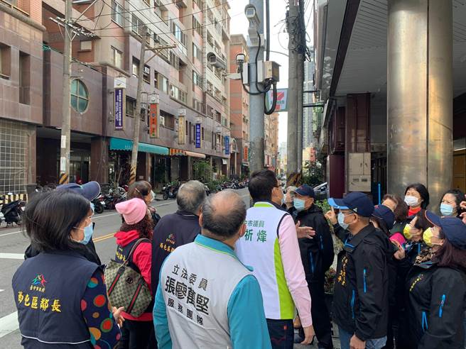 台中市西屯区樱花路与樱城一街口，日前发生A1死亡车祸，监视器因角度问题未拍到事发经过，造成后续调解并不顺利。（市议员林祈烽服务处提供）