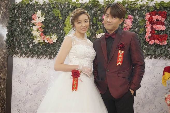 王瞳与许仁杰剧中终于结婚。（民视提供）