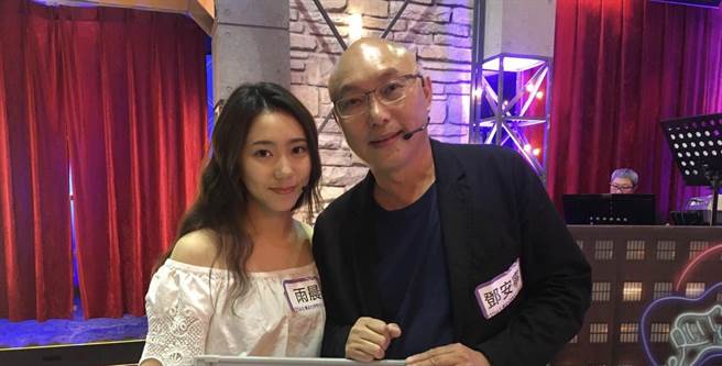 演员出身的导演邓安寧有漂亮女邓雨晨闯星途。（经纪人提供）