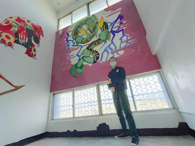 学过空间设计的男高职餐饮义班廖同学，以「Pokemon海底世界」为构想，带领同学夺下冠军。（吴建辉摄）