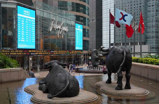 港股经歷1年半，重返3万点关卡。(中新社资料照)