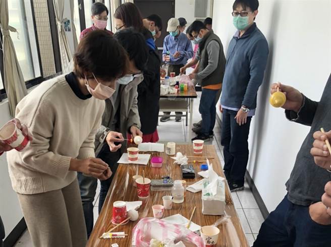 新竹市总工会办理的「3D列印创新产品开发班」近日结业，此次有20位学员习得3D列印创新产品开发的专业技能。（陈育贤摄）