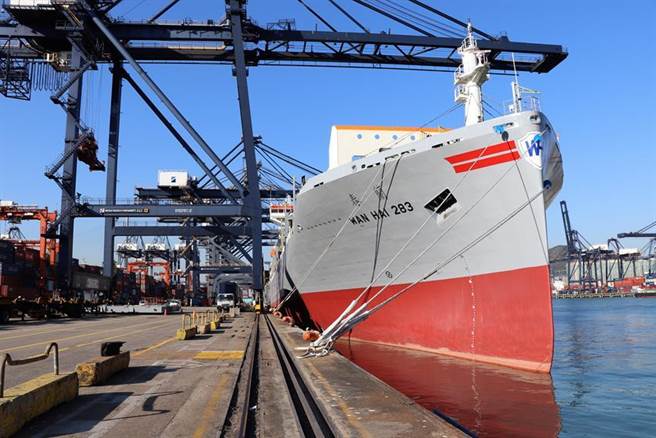 万海积极扩充订造新船与货柜。图／万海提供