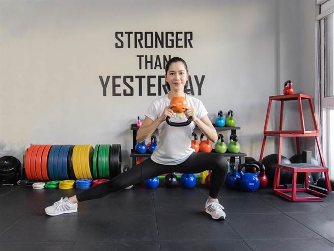 张家慧执行「女神再造计划」。（小宇宙娱乐提供）