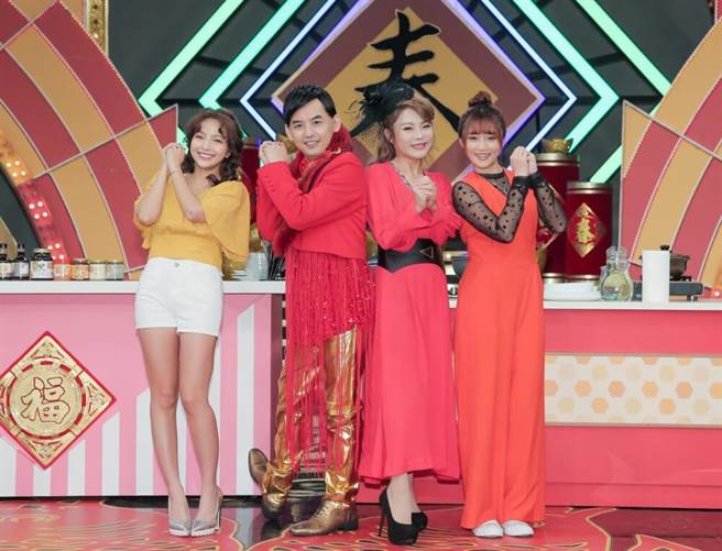 黄子佼与郑淑文主持华视新春特别节目《牛兆丰年贺新春-女王当家初一特企》（卢祎祺摄）