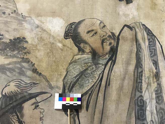 台南市文资处近来于国定古蹟台南大天后宫壁画周边增设2座负离子产生器，有效减少壁画受油烟沾附情形。（文资处提供／李宜杰台南传真）