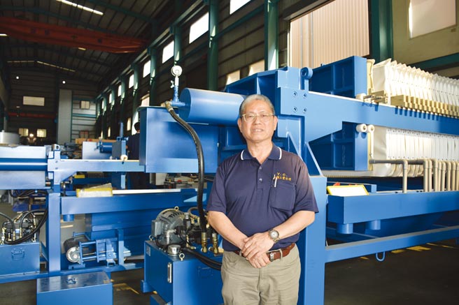 元锠总经理蔡笃行表示，元锠专攻国内外废水设备整厂输出及提供一条龙服务与解决方案。图／李水莲