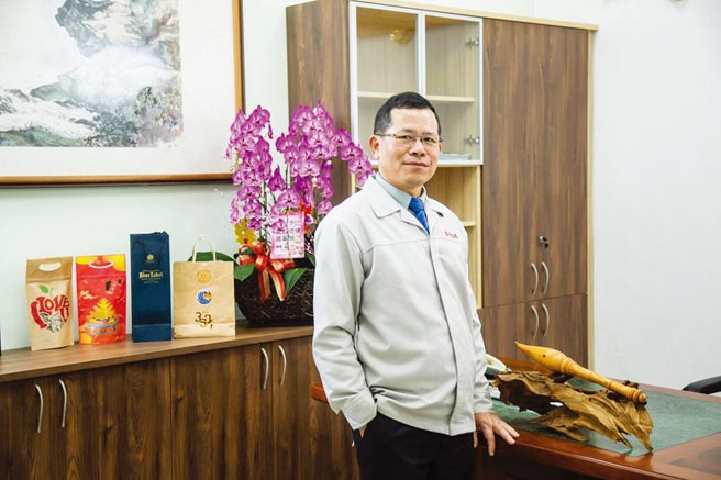 喜美包裝創辦人葉時慶研發多項軟性包裝材專利，成功進軍綠色包材市場。圖／業者提供