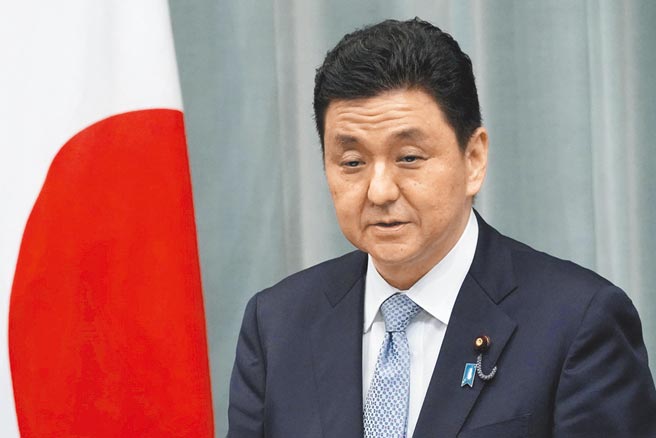 日本防卫大臣岸信夫（见图）24日与美国新任国防部长奥斯汀首次举行电话会谈，双方确认《日美安保条约》第5条适用于钓鱼台列岛。（美联社）