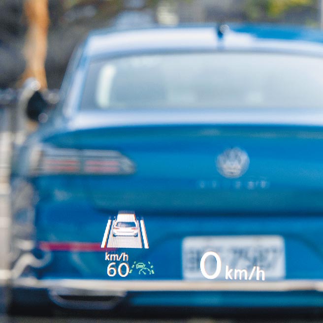 抬头显示器可显示多项资讯。（陈大任摄）