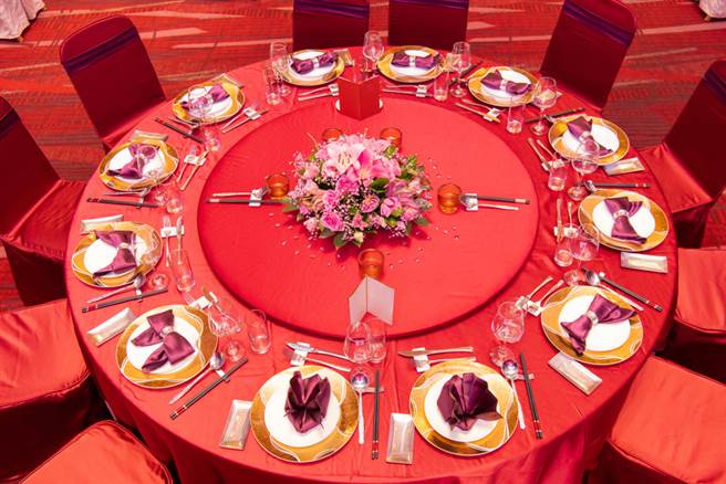 部桃醫院群聚感染擴大，桃園一對新人臨時取消婚禮，遭業者索賠22萬。（示意圖／Shutterstock）