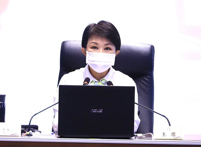 台中市长卢秀燕26日表示，近来返国居家检疫民眾，从以往14天居家检疫人数保持2000人以下，截到今天通报人数达4950人，倍增快5000人。（卢金足摄）