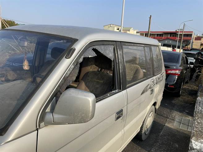 吴姓男子利用深夜锁定僻静昏暗处车辆下手，敲破车窗行窃。（读者提供／庄曜聪台南传真）