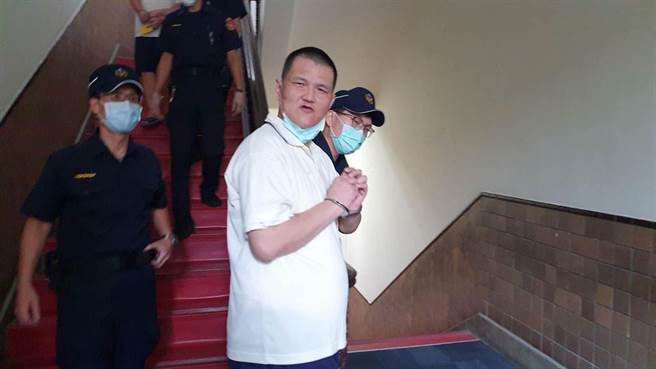 新竹胡姓男子去年与父亲发生争吵后，持刀杀死对方后弃尸，检方起诉求处死刑，新竹地方法院判决无期徒刑，台湾高等法院今开庭，胡男不仅没有悔意，还不断在法庭内叫骂。（本报资料照）