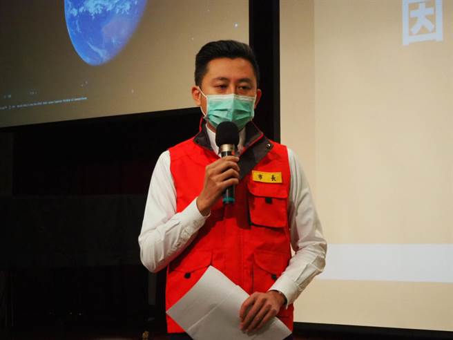 新竹市长林智坚指出，截至今天上午，桃医相关匡列家住新竹市的居家隔离人数有12人，但实际自桃医出院的只有1人，其他皆为陪病者、与陪病者接触者，呼吁市民不必恐慌。（陈育贤摄）