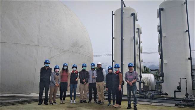 屏东县府盼借镜花莲沼气发电中心经营模式，规画未来畜牧业零排放策略。（花莲县环保局提供／罗亦晽花莲传真）