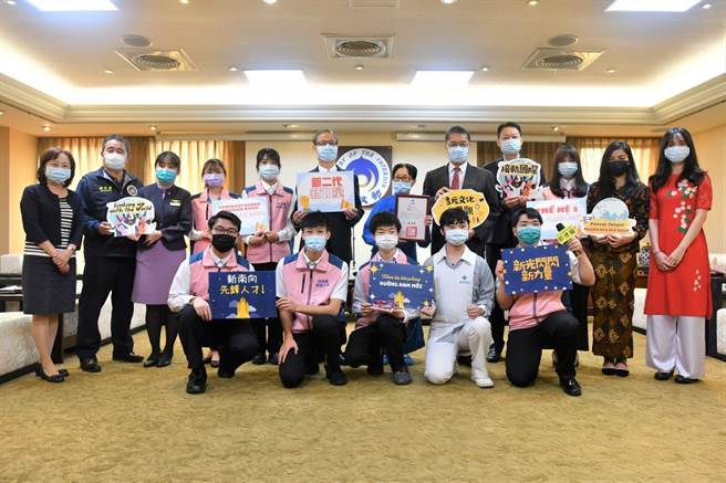 徐国勇今天接待新二代亲善大使(内政部提供)