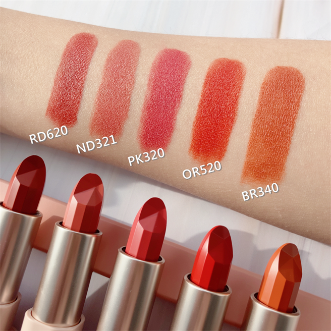 Za潮色邂逅唇彩新色手部全试色。（邱映慈摄）