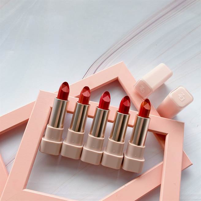 Za潮色邂逅唇彩拥有专柜级订制钻石切面。（邱映慈摄）