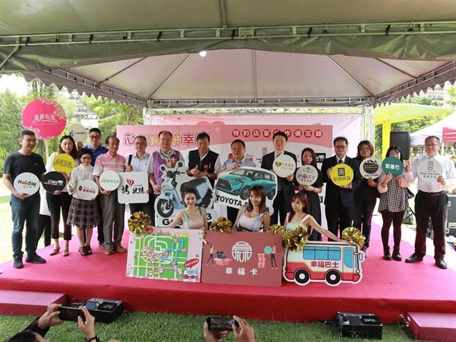 去年员林市公所搭上三倍券热潮，举办「心经济、拚幸福」振兴抽奖活动，民眾只要到员林消费购物，并登入发票，就可参加抽奖活动，从去年7月1日，一直到12月31日止，一共收到3万1千张发票，成功创造高达1亿4400多万元的消费金额。（本报资料照片）