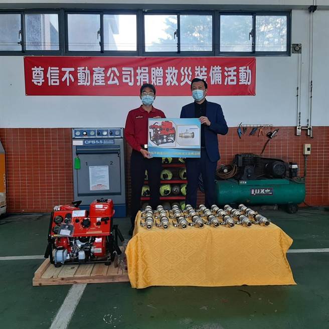 企业赠桃市消防局救灾装备提升救灾效能。（吕筱蝉摄）