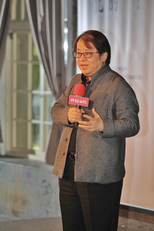 作家邱坤良和打击乐演奏家朱宗庆（见图）两人是老友，经常一起交流彼此对文化与教育的想法。（杜宜谙摄）