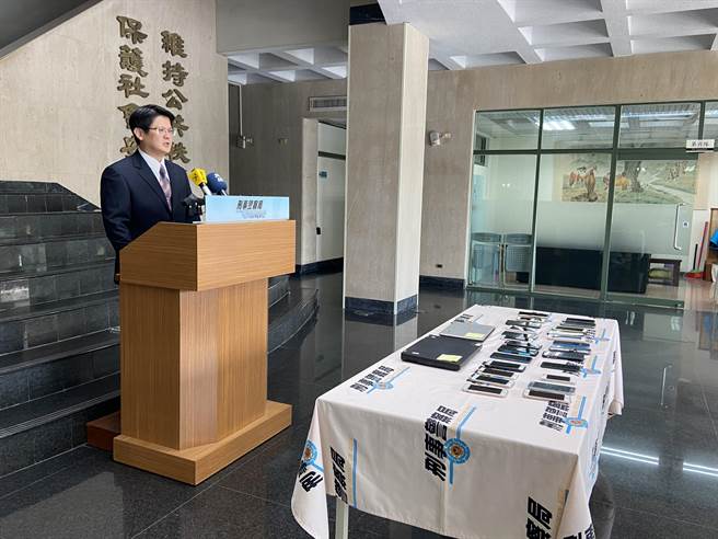 刑事局中部打击犯罪中心26日宣布破获以吴姓为首等27人诈欺集团。（卢金足摄）