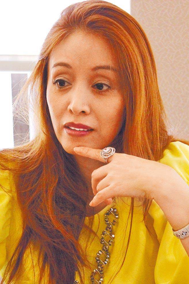 曾與藝人蕭薔傳緋聞的富商林金龍爭訟不斷的建設公司女董事長黃鈺蘋（本名黃子愛），以假的買賣價格向銀行詐貸4億多元，台灣高等法院維持原審刑度，依銀行法詐欺取財罪將黃女判囚4年。（本報資料照）