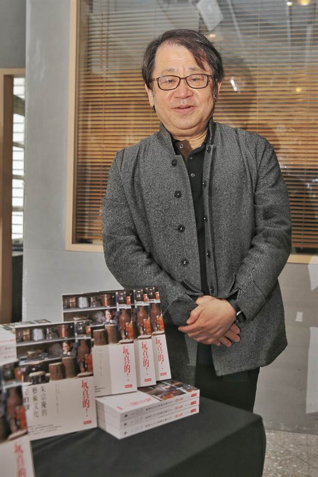 行政院文化奖得主朱宗庆近期出版《玩真的！朱宗庆的艺术文化必修课》一书，回顾自小到大的成长歷程。（杜宜谙摄）