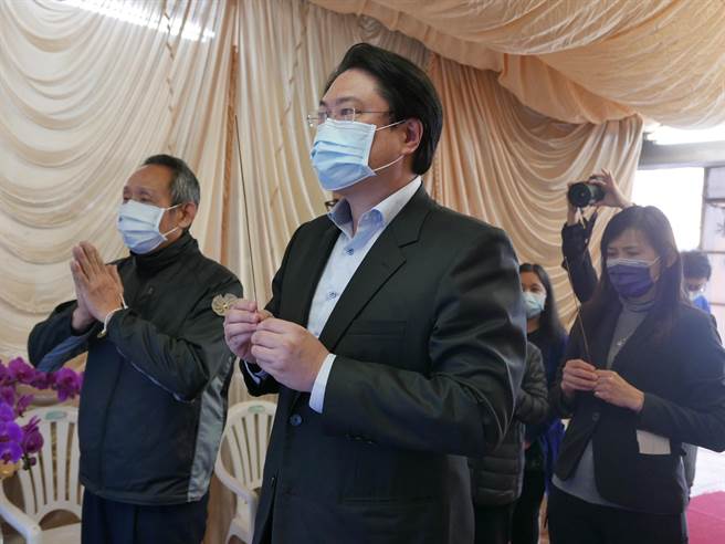 市长林右昌26日前往灵堂悼念。（陈彩玲摄）