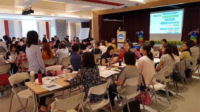 教育局也与相关局处合作，除了每个月定期召开中辍专案检讨会议，由重点学校逐一报告中辍个案情况，再由学谘中心督导、少年警察队及社会局等相关局处跨单位提供建议与协助。（高市府教育局提供／洪浩轩高雄传真）