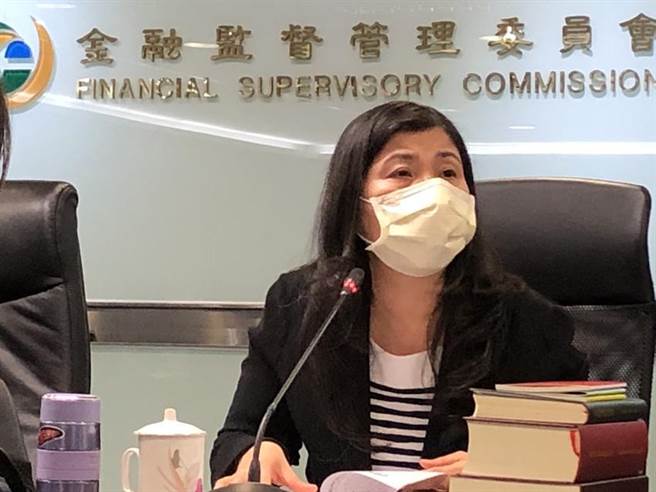 证期局副局长蔡丽玲宣布，放宽企业併购筹资时准许帐上亦有大量现金，以多元整併。（图／魏乔怡）
