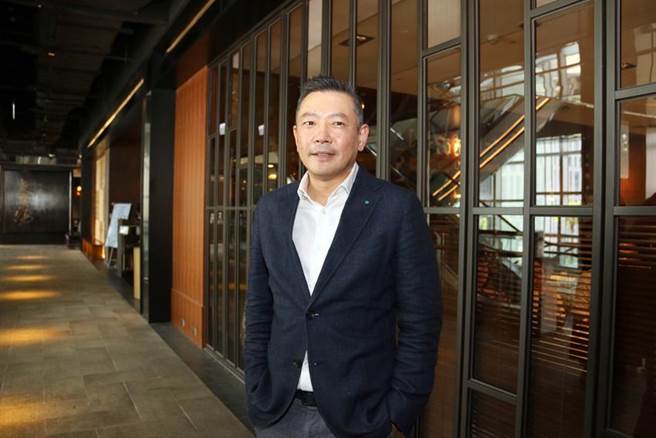 吳昕陽強調全台北中南皆有標的，超過20個案子在評估。（圖／新光三越）