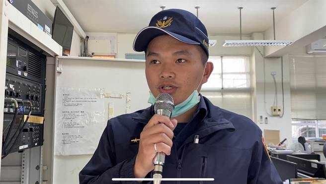 国台语双声都轮转的永康警分局盐行派出所警员林致融。（曹婷婷摄）
