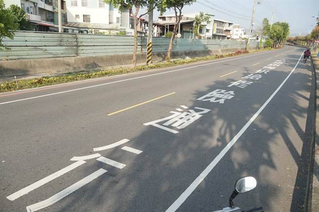 台中市警局雾峰分局指出，大里甲堤南路、太堤西路段是水防道路，所以限速较低。（黄国峰摄）