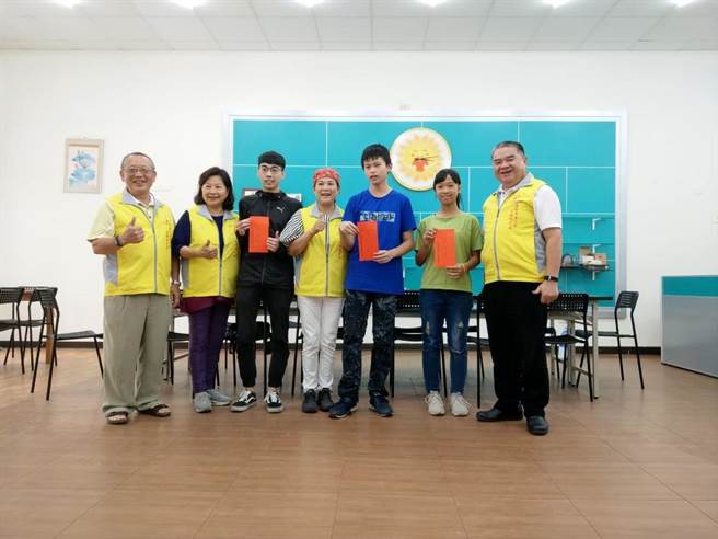 北回急难救助协会将公益重心投注在学子身上，每月提供国小到大一特定孩子助学金，金额3000至5000元不等。（北回急难救助协会提供／吕妍庭嘉义传真）