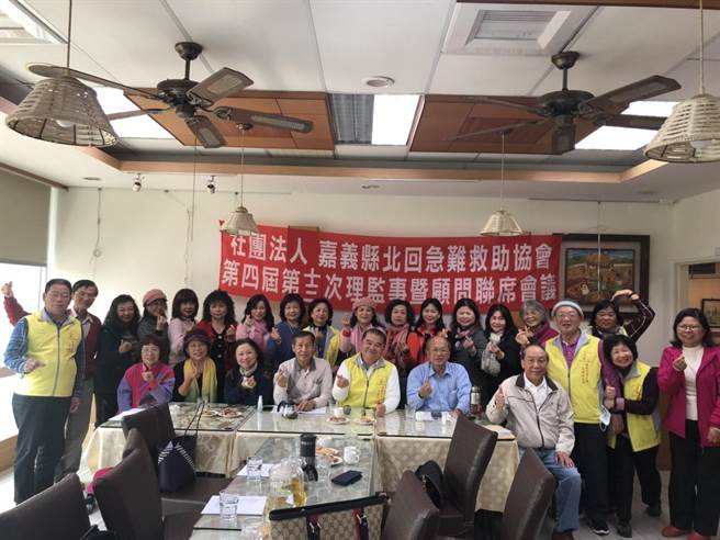 嘉义县北回急难救助协会每月固定扶助约50名经济弱势学子，款项来源全靠300多位会员捐款。（北回急难救助协会提供／吕妍庭嘉义传真）