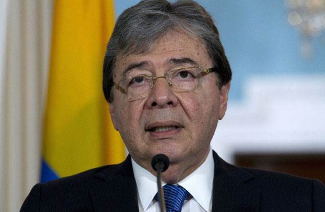 哥倫比亞國防部長楚希尤因新冠病毒併發症過世。 (美聯社)