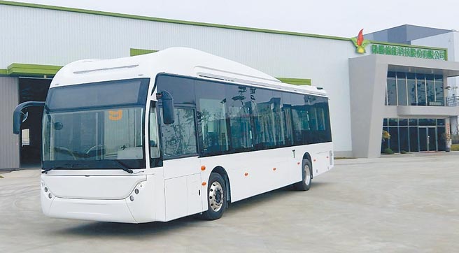 新营客运订购凯胜绿能7台K9DA电动大巴，推动台南无碳交通迈向新里程碑。图／谢易晏