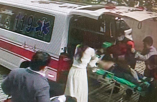 黃姓老翁參加孫女婚禮，吃喜宴時卻因吞食意外造成休克，家屬急報案送醫，但老翁到院前已無呼吸心跳。（讀者提供／程炳璋台南傳真）