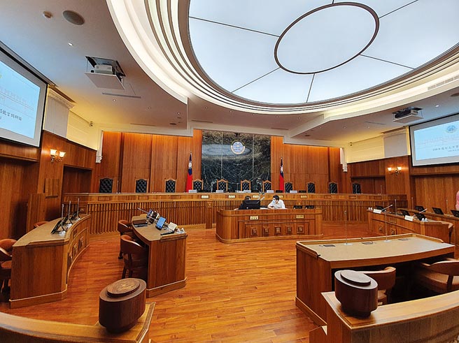 高雄郑姓男子，3年前带好友的8岁女儿去游泳，却趁机猥亵她，案发后女童在造句作业写下「如果我那天没有去游泳，就不用害妈妈要去警察局和法院」。最高法院依强制猥亵罪将郑男判刑4年确定。(本报资料照片)