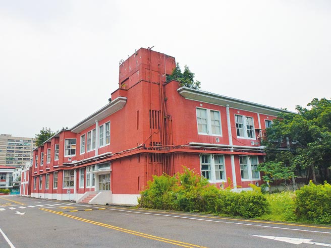 文资会将「旧空军总司令部」的「战情大楼」「升级」为古蹟本体，并新增15处列为古蹟附属设施。（摘自文化部官网）