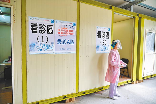 聯新國際醫院設立「部立桃園醫院專案特別門診」。（呂筱蟬攝）