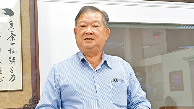 嘉义县梅山乡农会总干事黄世裕反击对方抹黑，为选举耍小手段。（张毓翎摄）