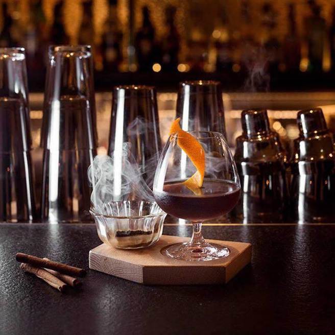 復古浪漫情怀的爵士酒吧「Alchemy Bar」（图／BEEMEN蜂报提供）