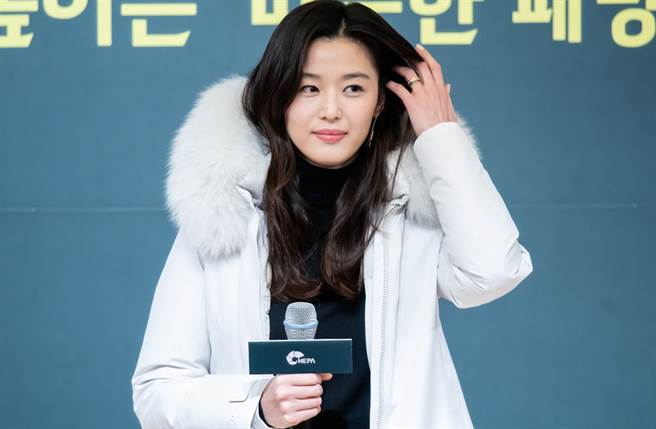 全智贤即使已为人母，仍保养得宜。(图／达志影像)