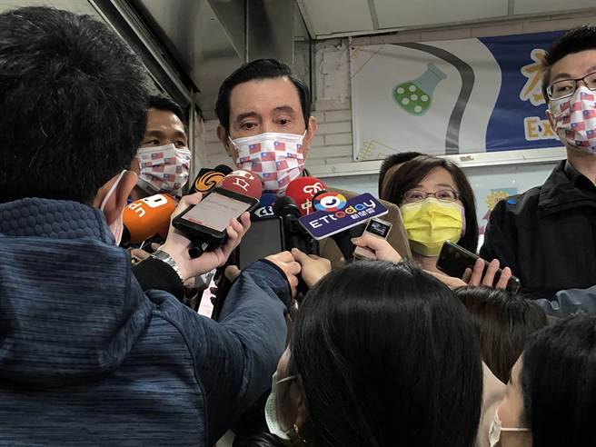 前总统马英九上午出席国民党立委林奕华拒办的寒冬送暖白米爱心捐赠」活动。（赵婉淳摄）「