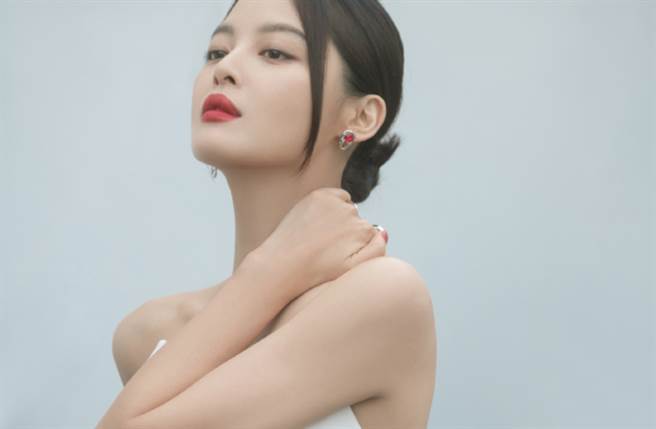 34岁大陆女星辛芷蕾《如懿传》中饰演心机反派角色「嘉贵妃」走红。（图／摘自微博@辛芷蕾工作室 ）